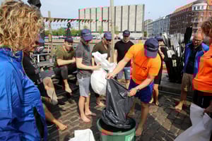 3stepIT Cleaning Trash 